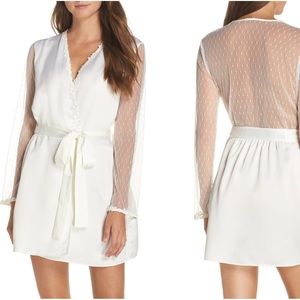 Flora Nikrooz Showstopper Robe in Ivory Size Medium